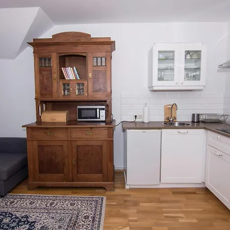 Goscinne 54 * شكلارسكا بوريبا